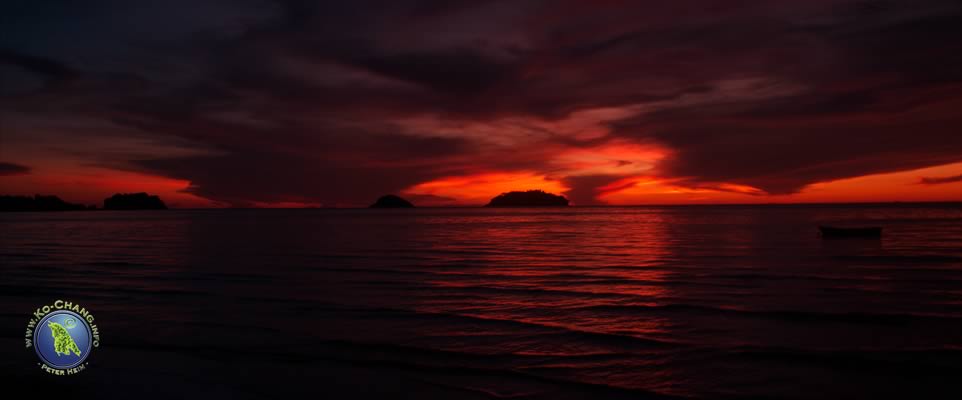 Sunset at Porn's Bungalows (Ko Chang, Thailand)